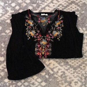 Solitaire women’s velvet embroidered top